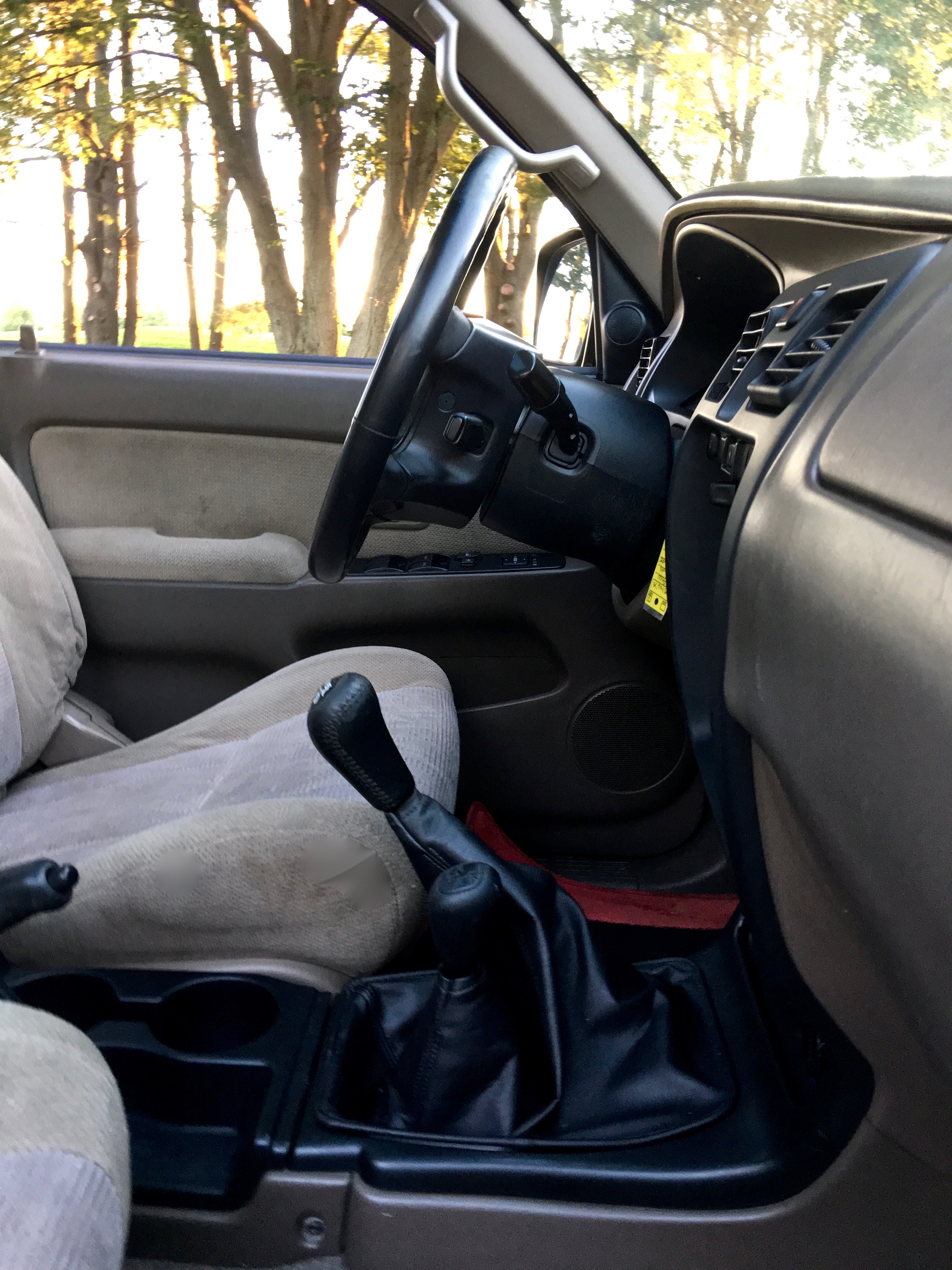 2000 Toyota 4Runner 3.4L V6 4WD 5 Speed Manual 129K - 3rd Gen - Our Pro Recon - New Clutch, Timing Belt and Waterpump, New Valve Cover Gaskets, New Spark Plugs, New Alternator, New Radiator, New Muffler and Tailpipe, New Rear Coil Springs, New Rear Shocks, New Brakes, New Tires, Frame Descaling, Applied Rust Converter Rust Mort, Sealed Frame with Fluid Film, New Bumpers - Beautiful Engine - has No Leaks — photo 40
